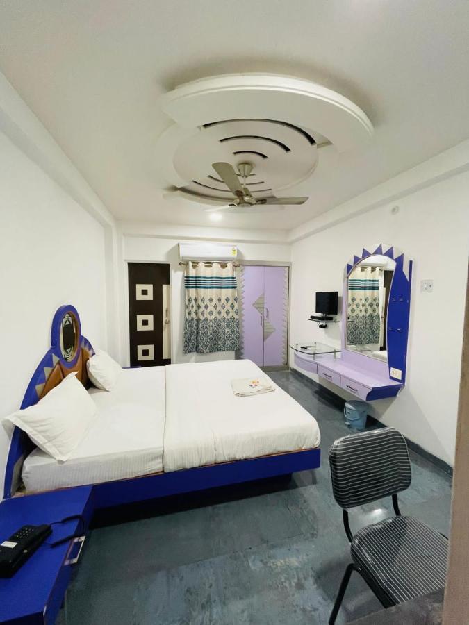 Hotel Holiday Pride Aurangābād Exterior foto