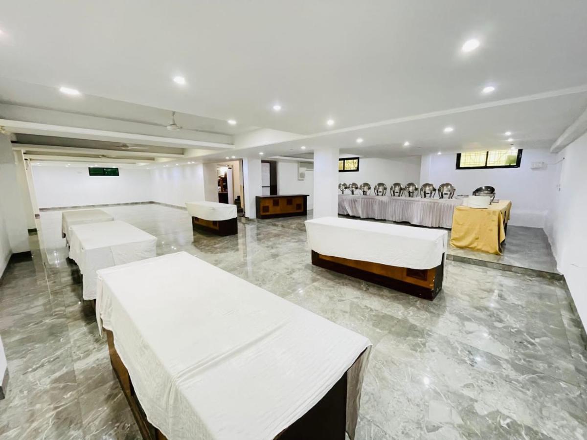 Hotel Holiday Pride Aurangābād Exterior foto